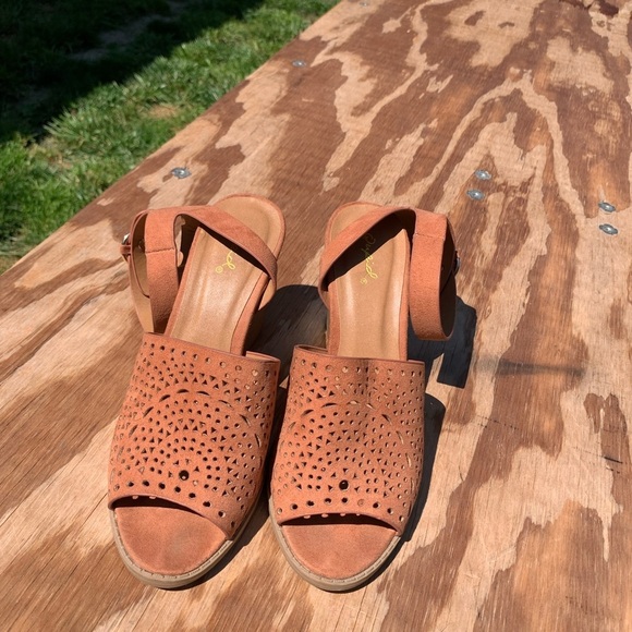 Qupid CUTOUT HEELED SANDALS (HAZEL SUEDE) size 7 spring summer boho ankle fall - Picture 9 of 15